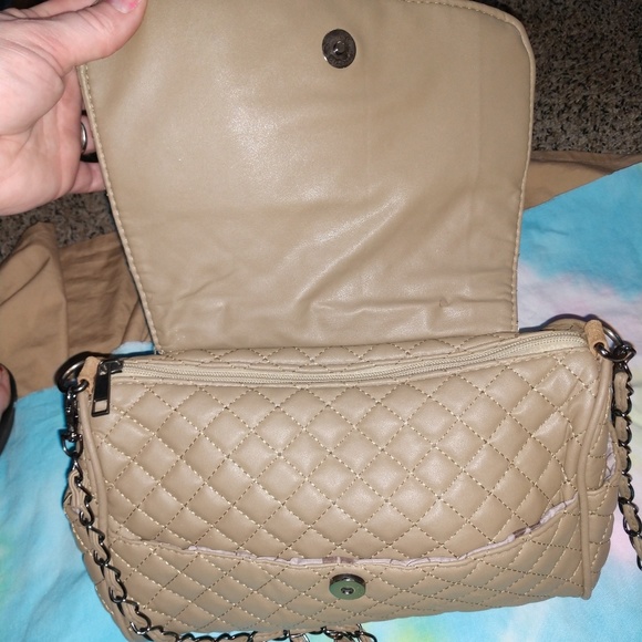 Tan studded shoulder bag - Picture 4 of 6